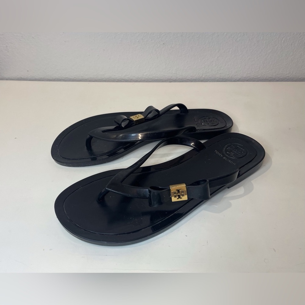 Tory Burch Women’s Jelly Black Minimalist Flip Flops Sandals Size 5.5/6 - Picture 2 of 10